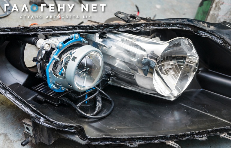 Mazda CX-7 — замена штатных модулей на светодиодные билинзы Hella 3R LED, бронирование стекол пленкой SunTek PPF