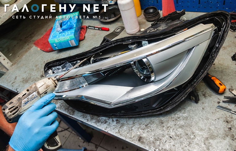Audi A6 C7 — ремонт запотевания, мойка фар, полировка стекол