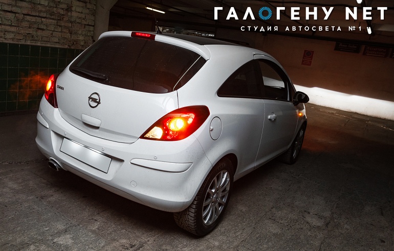Opel Corsa D — замена штатных галогенных линз на биксеноновые модули Hella 3R, замена ламп в ПТФ, в поворотниках, полировка стекол фар