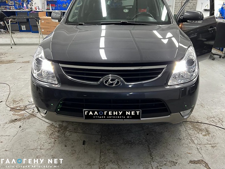 Hyundai ix55 - замена линз в фарах на светодиодные модули Aozoom Dragon Knight, восстановление прозрачности стёкол фар, бронирование фары антигравийной плёнкой