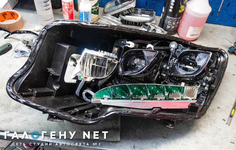 Mersedes-Benz W222 Maybach — ремонт фары, устранение запотевания замена блока управления LED