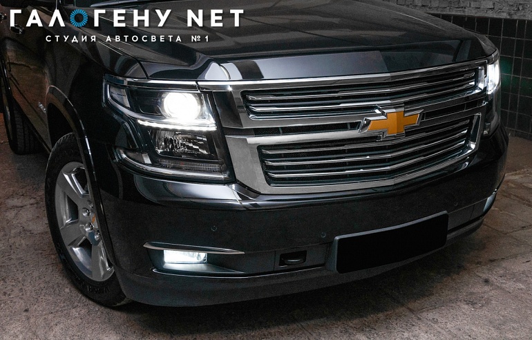 Chevrolet Tahoe 2015 — тюнинг фар, установка биксеноновых линз ближнего/дальнего света Hella 3R, замена ламп дальнего света и ПТФ