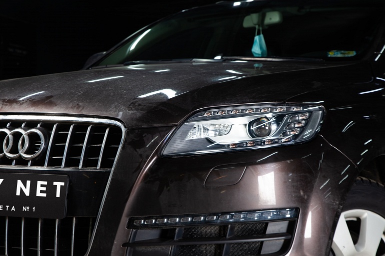 Audi Q7 - замена линз на светодиодные модули, полировка стекол снаружи, регулировка света фар