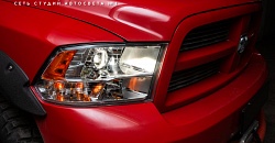Dodge RAM — врезка ксеноновых бимодулей Hella 3R, бронирование стекол полиуретановой пленкой