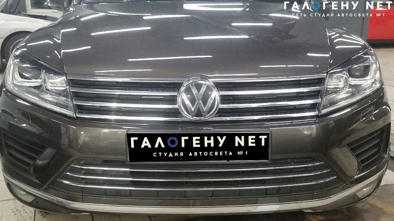 Volkswagen Touareg FL - замена линз в фарах на biled модули Aozoom A15, замена световодов фар, бронирование фары антигравийной плёнкой