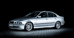 BMW E39 5 серии: Замена галогенных модулей на биксеноновые линзы Hella