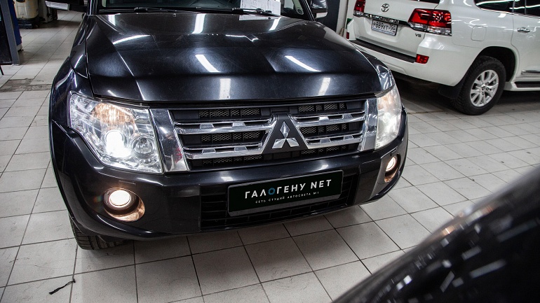 Mitsubishi Pajero IV - замена линз, замена ксеноновых ламп, полировка и бронь фар