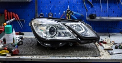 Mercedes-Benz E-class W212 — восстановление прозрачности стекол и ПТФ, а также замена ламп заднего хода