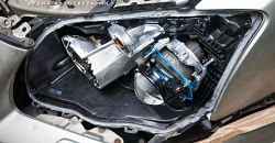 Toyota Avensis — замена штатных линз с помощью переходных рамок на бигалогенные модули Hella R, восстановление прозрачности стекол фар